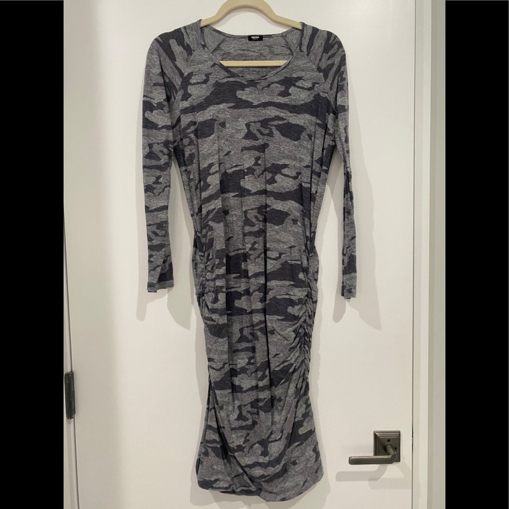 Monrow mama camo maternity dress, Medium